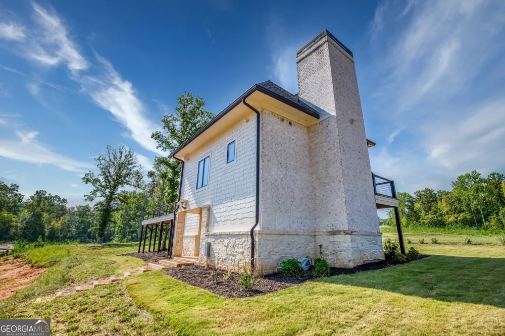 692 Hutchins Wolfskin RD Stephens, GA 30667