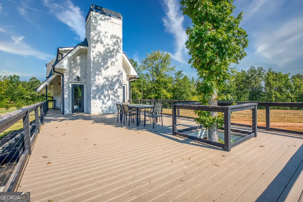 692 Hutchins Wolfskin RD Stephens, GA 30667