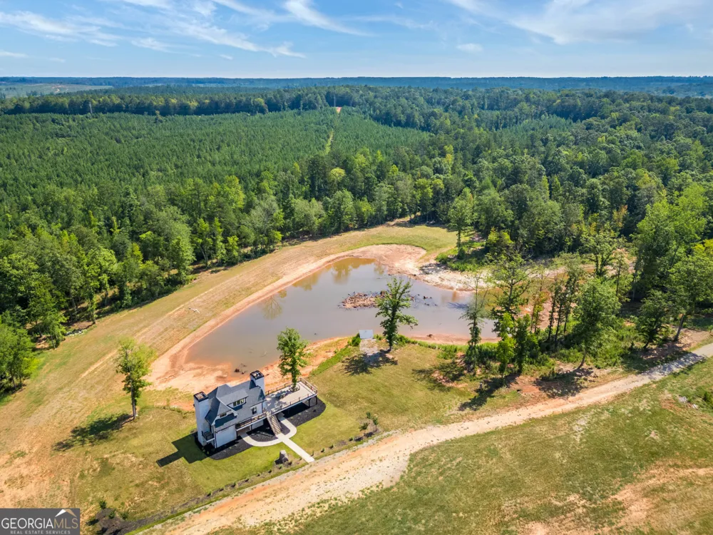 692 Hutchins Wolfskin RD Stephens, GA 30667