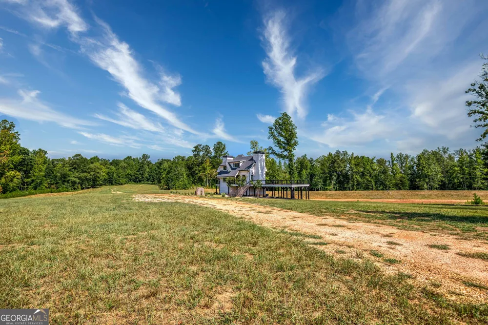 692 Hutchins Wolfskin RD Stephens, GA 30667
