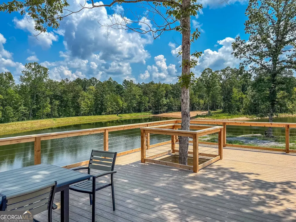 692 Hutchins Wolfskin RD Stephens, GA 30667