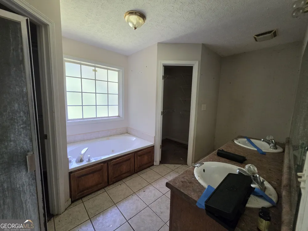303 Nelson RD NW Milledgeville, GA 31061
