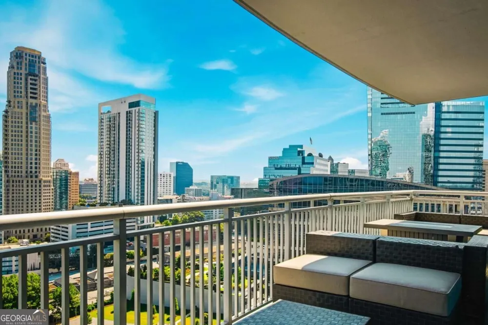 3338 Peachtree RD NE Atlanta, GA 30326