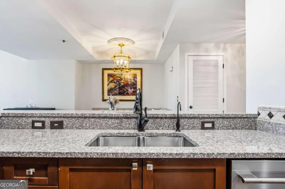 3338 Peachtree RD NE Atlanta, GA 30326