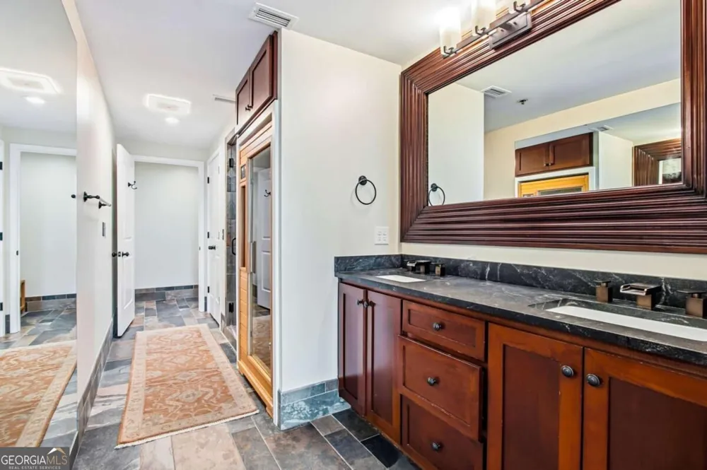 3338 Peachtree RD NE Atlanta, GA 30326