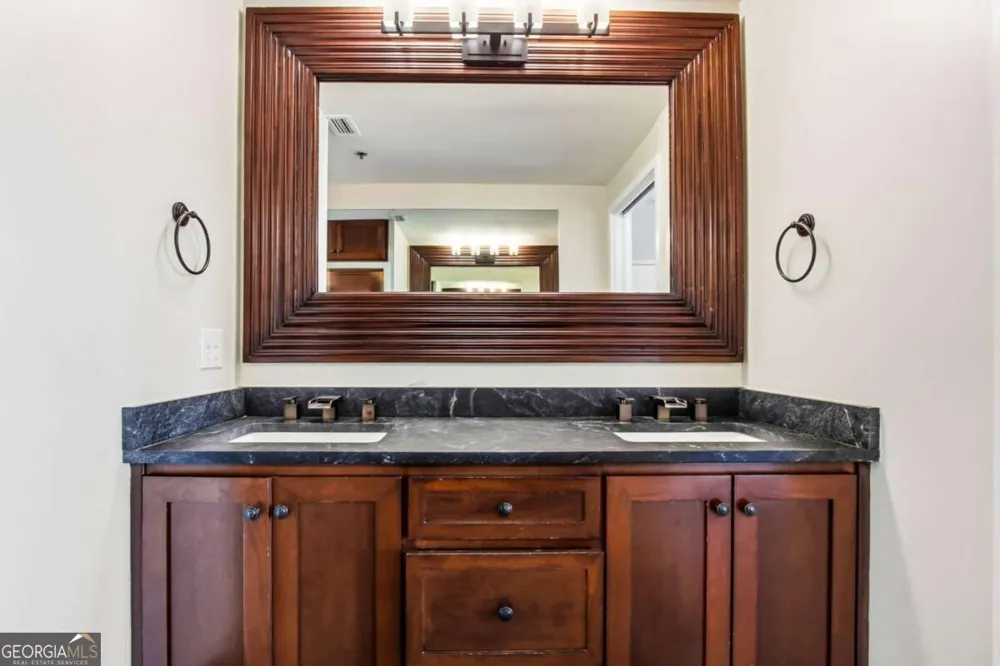 3338 Peachtree RD NE Atlanta, GA 30326