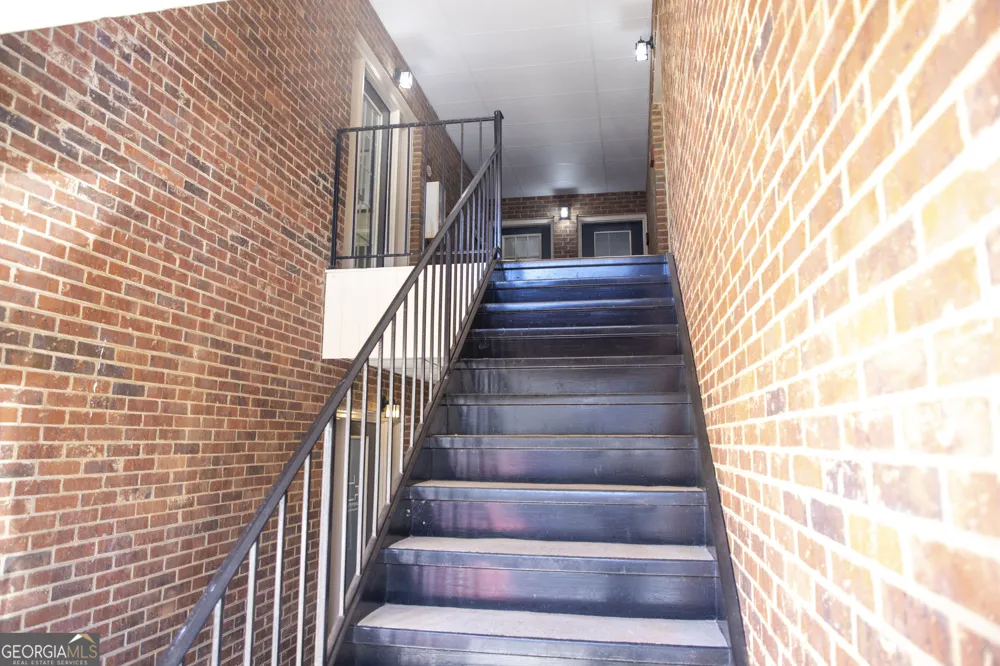 425 E Crossville RD Roswell, GA 30075