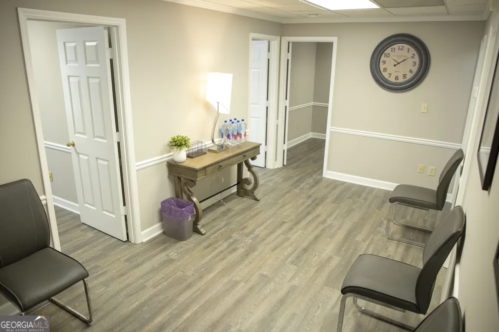 425 E Crossville RD Roswell, GA 30075