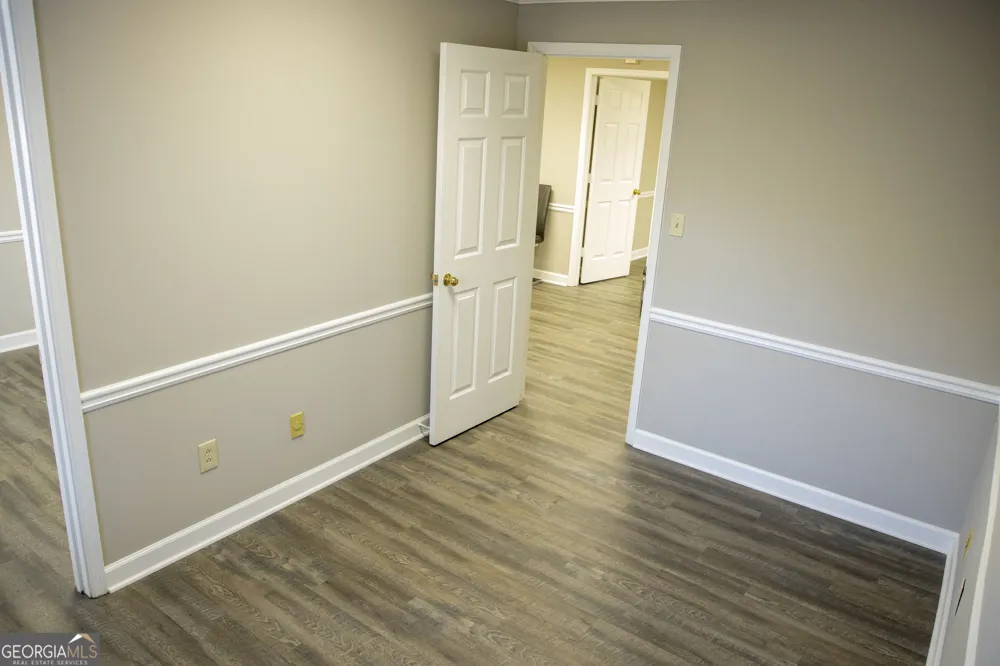 425 E Crossville RD Roswell, GA 30075