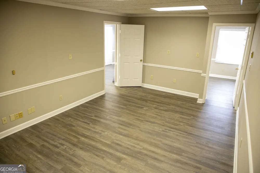 425 E Crossville RD Roswell, GA 30075