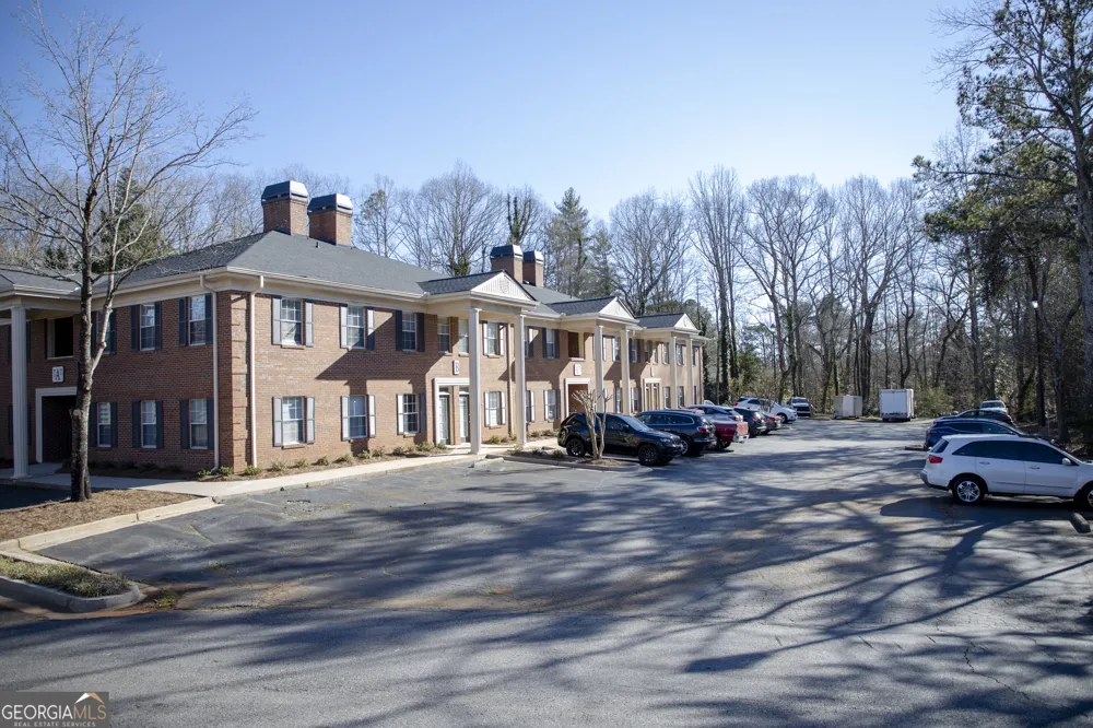 425 E Crossville RD Roswell, GA 30075