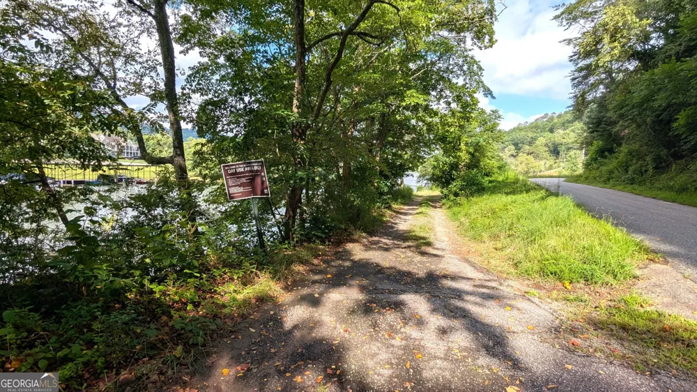 1565 Davis RD Hiawassee, GA 30546