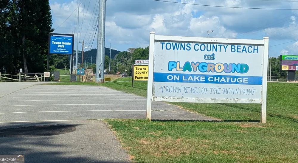 1565 Davis RD Hiawassee, GA 30546