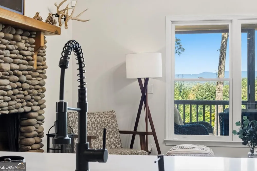 35 Dora LN Ellijay, GA 30540