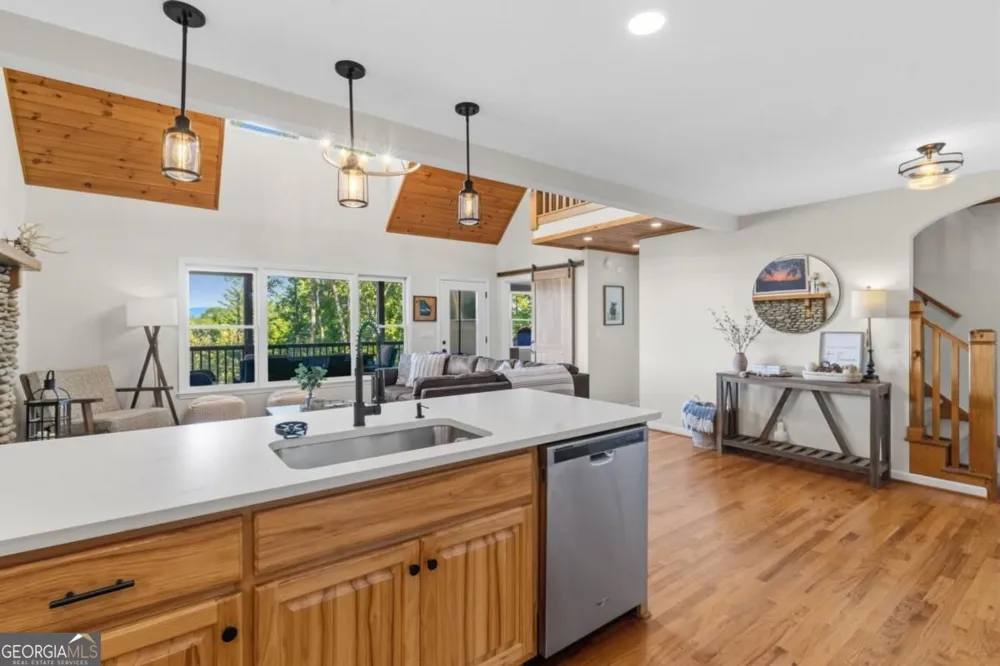 35 Dora LN Ellijay, GA 30540
