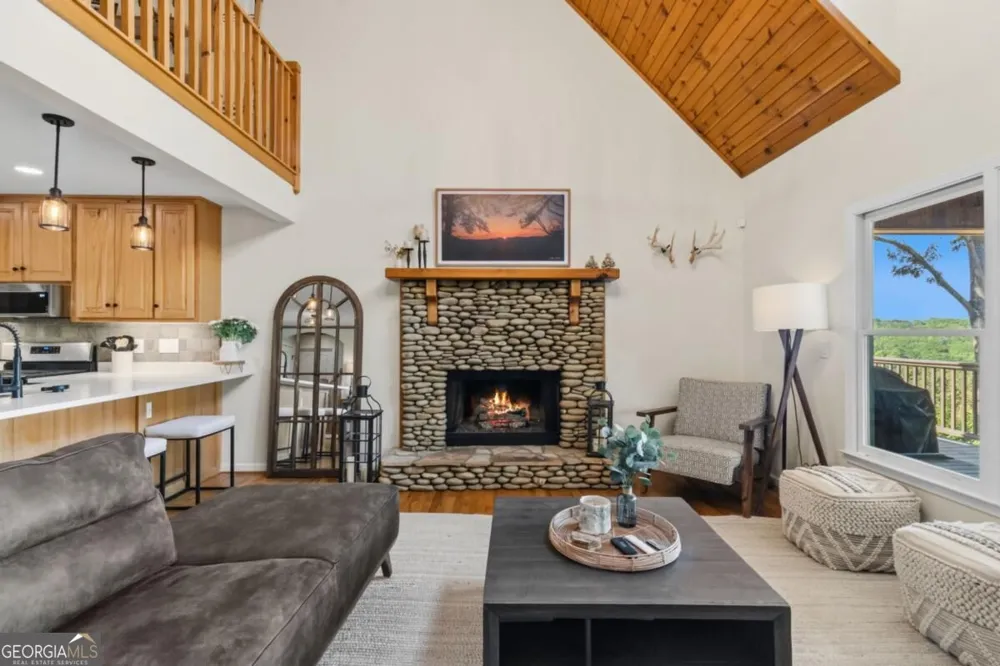 35 Dora LN Ellijay, GA 30540