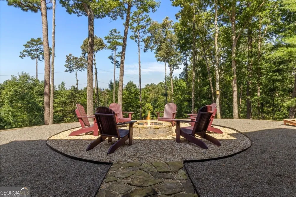 35 Dora LN Ellijay, GA 30540