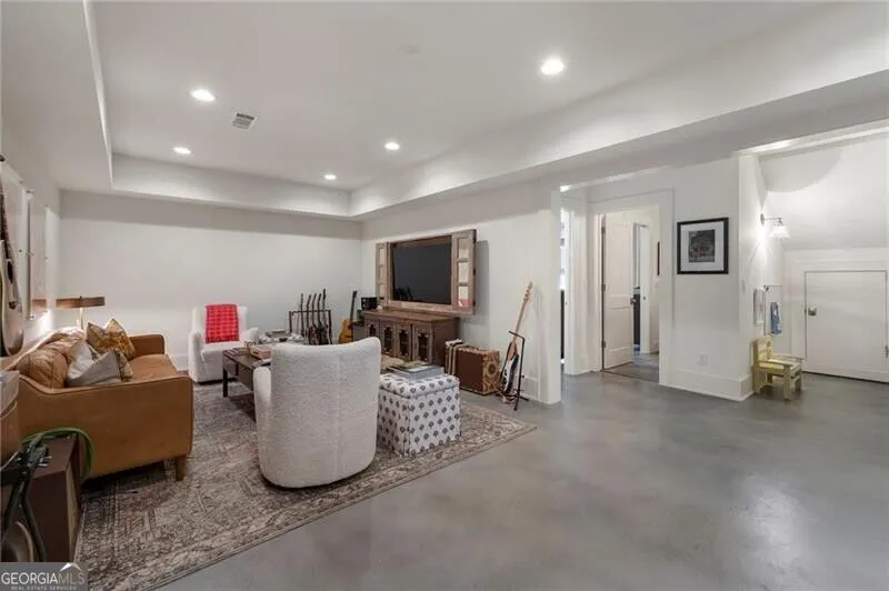 1055 Bellevue DR NE Atlanta, GA 30306