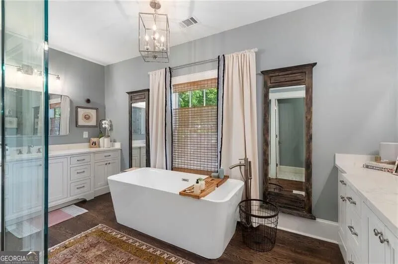 1055 Bellevue DR NE Atlanta, GA 30306