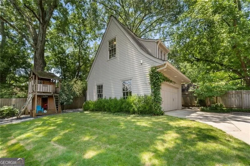 1055 Bellevue DR NE Atlanta, GA 30306