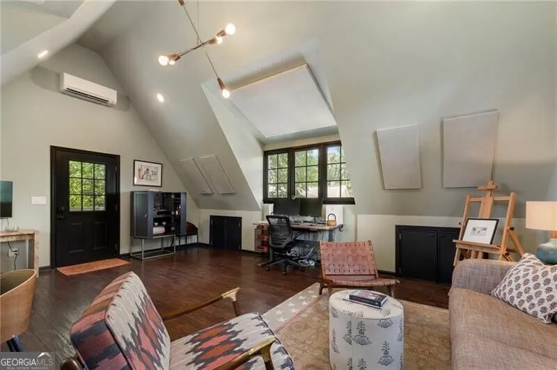 1055 Bellevue DR NE Atlanta, GA 30306