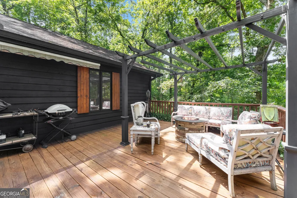 501 High Meadow Lakes Rd Clarkesville, GA 30523