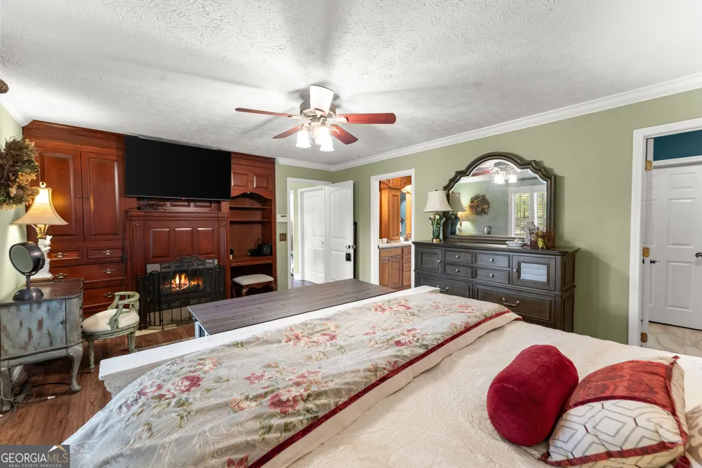 501 High Meadow Lakes Rd Clarkesville, GA 30523