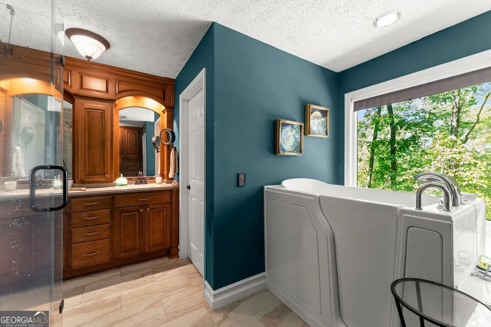 501 High Meadow Lakes Rd Clarkesville, GA 30523