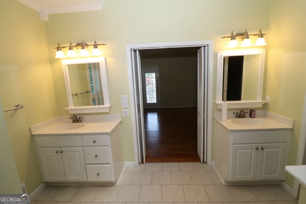 160 Fenwyck CMNS Fayetteville, GA 30214