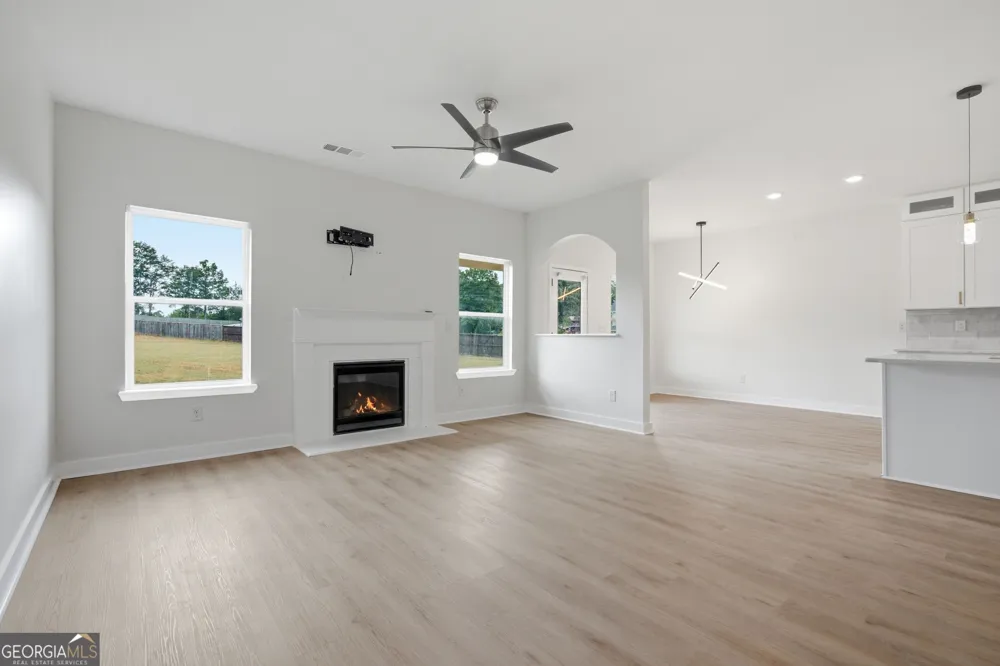 685 S Jeff Davis DR Fayetteville, GA 30215