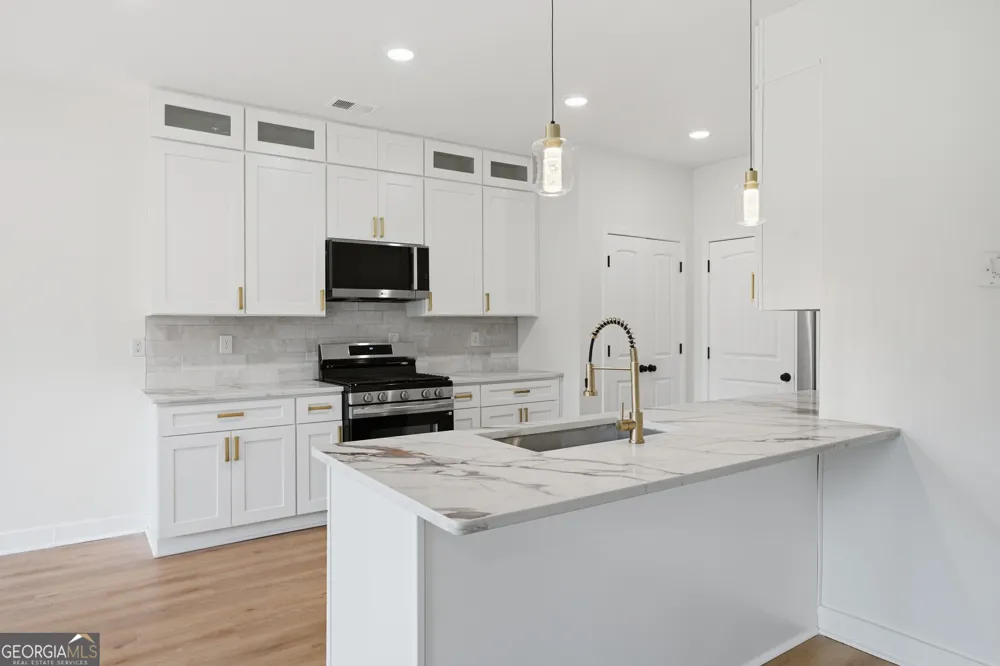 685 S Jeff Davis DR Fayetteville, GA 30215