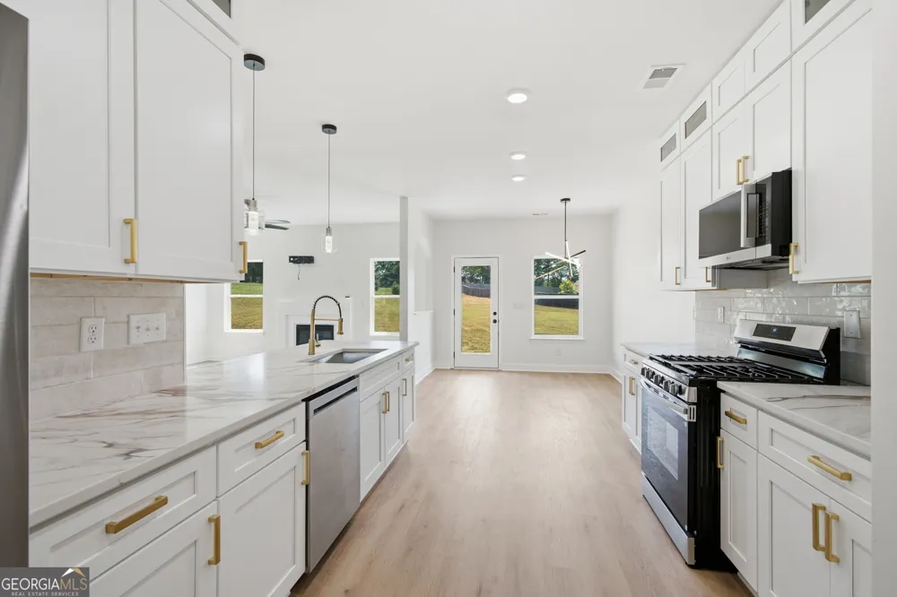 685 S Jeff Davis DR Fayetteville, GA 30215