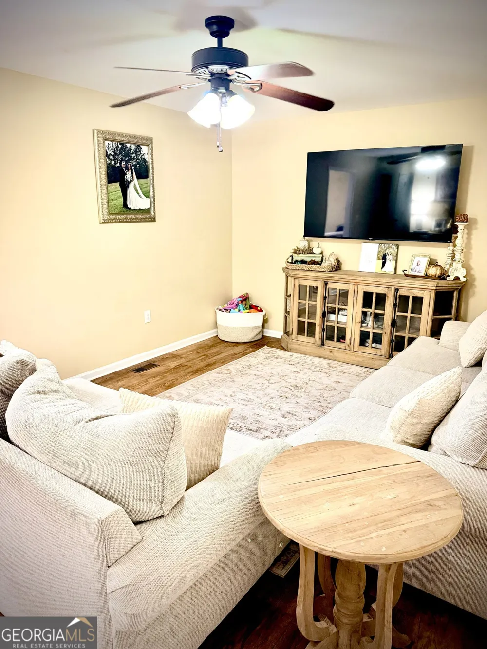 224 North AVE Adrian, GA 31002