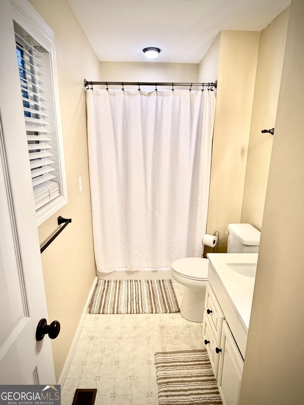 224 North AVE Adrian, GA 31002