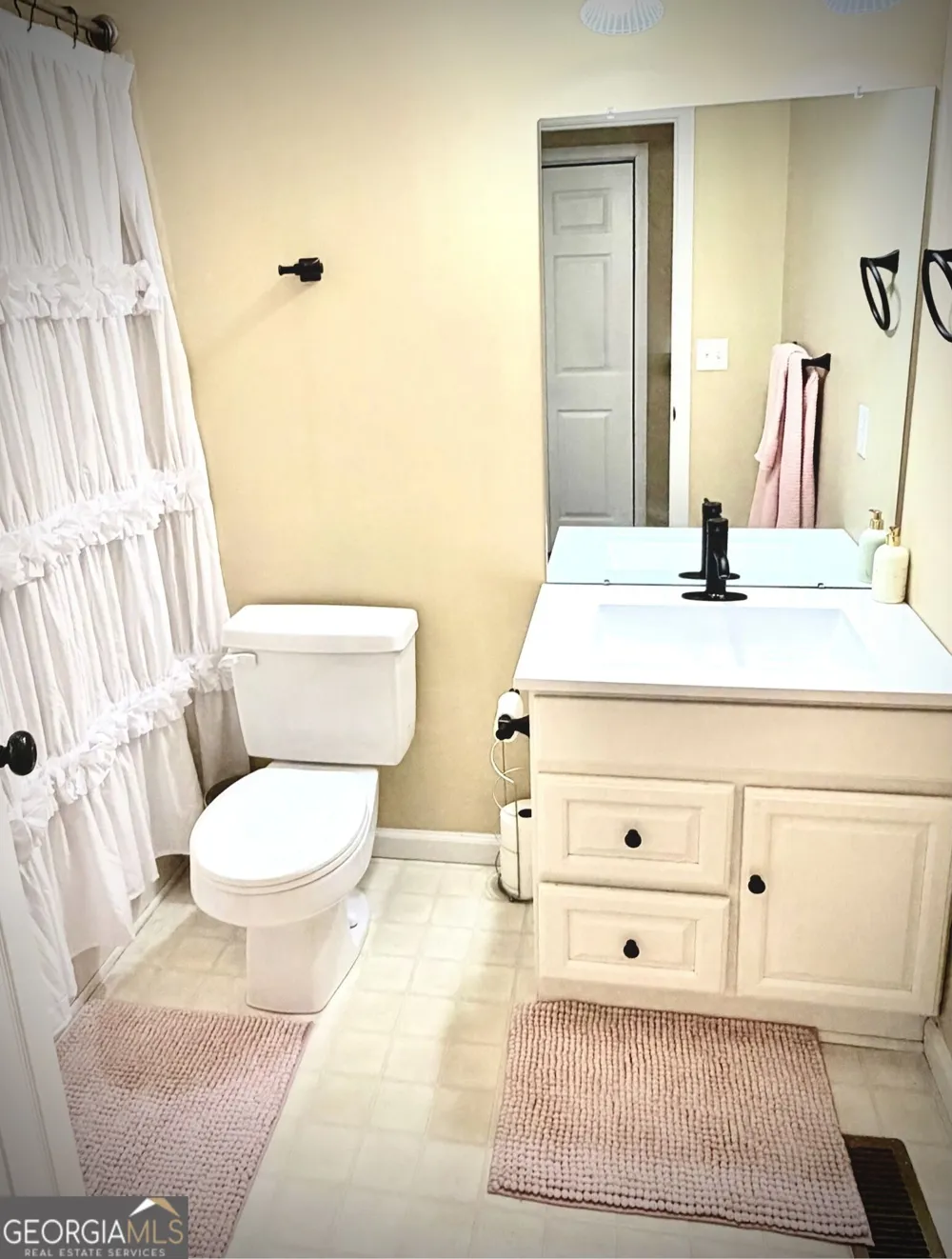 224 North AVE Adrian, GA 31002