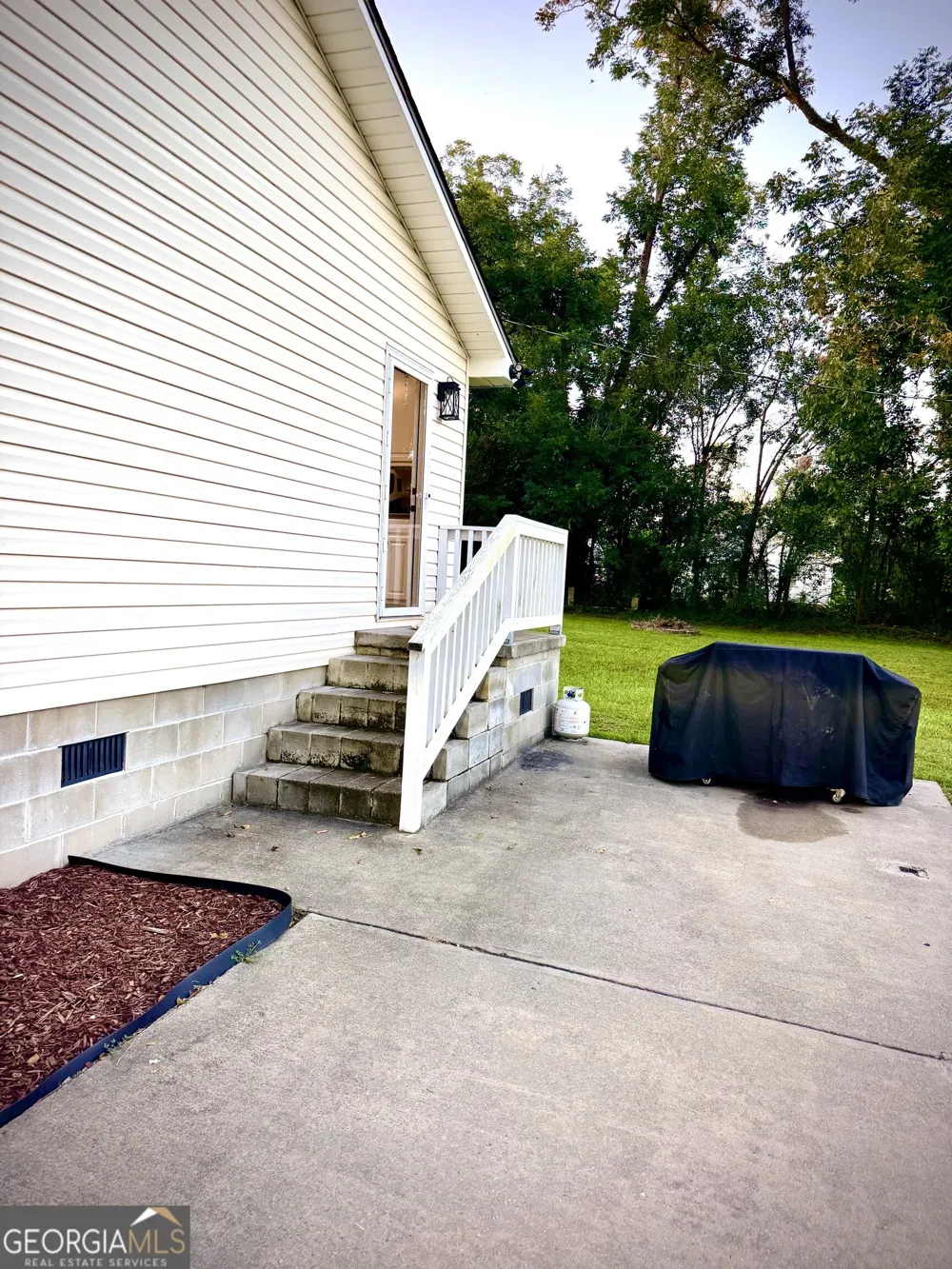 224 North AVE Adrian, GA 31002