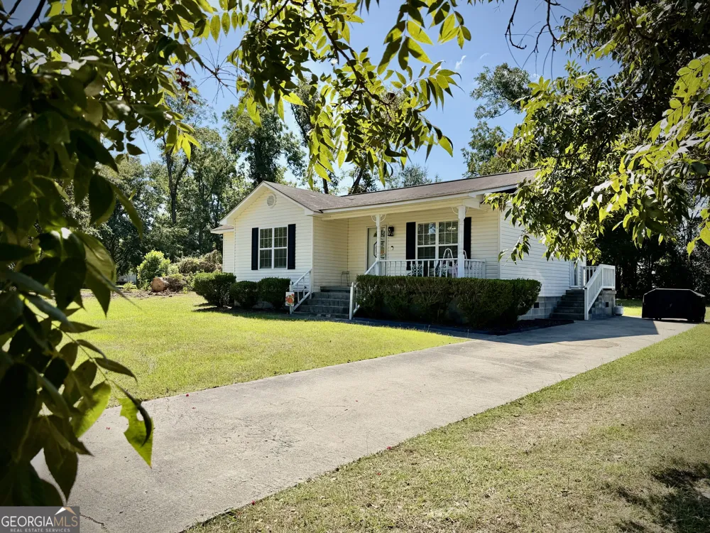 224 North AVE Adrian, GA 31002