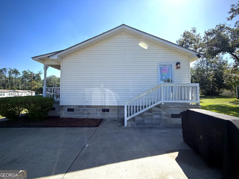 224 North AVE Adrian, GA 31002