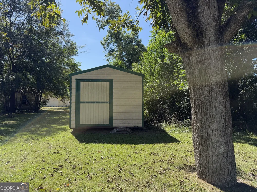 224 North AVE Adrian, GA 31002