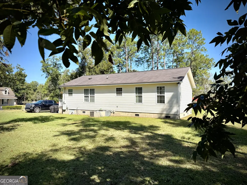 224 North AVE Adrian, GA 31002