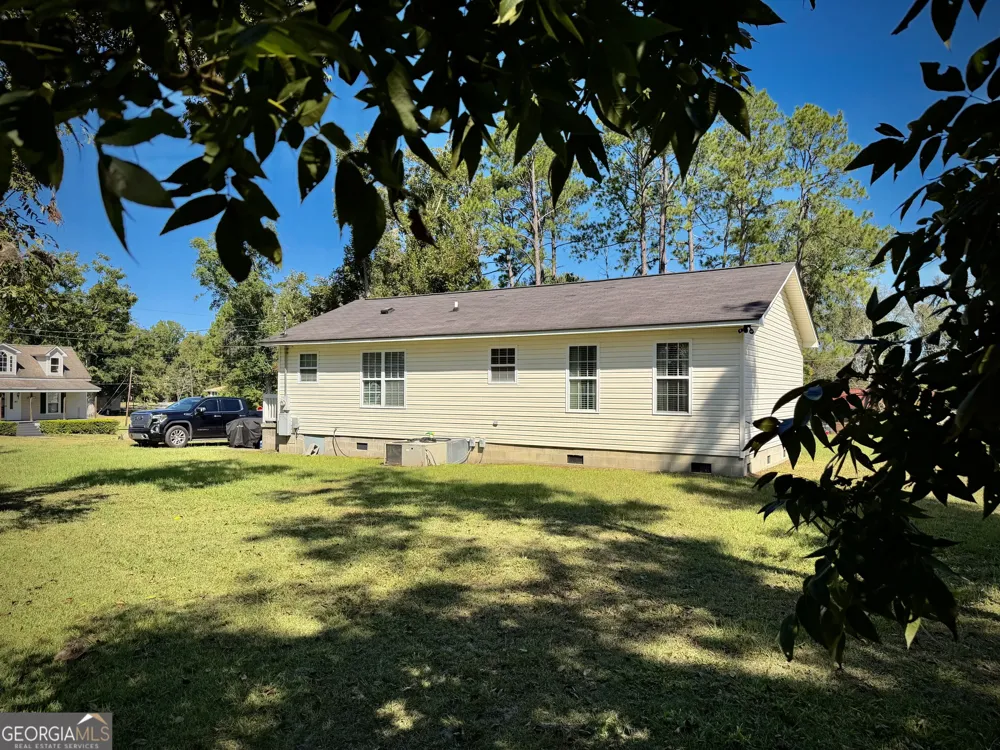 224 North AVE Adrian, GA 31002