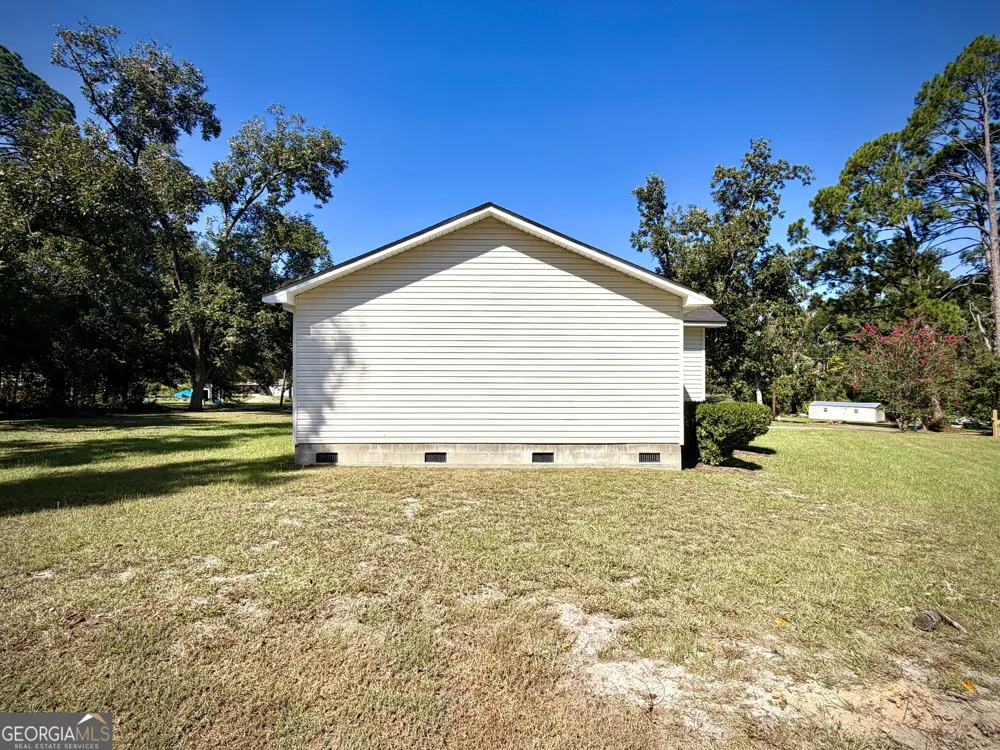 224 North AVE Adrian, GA 31002
