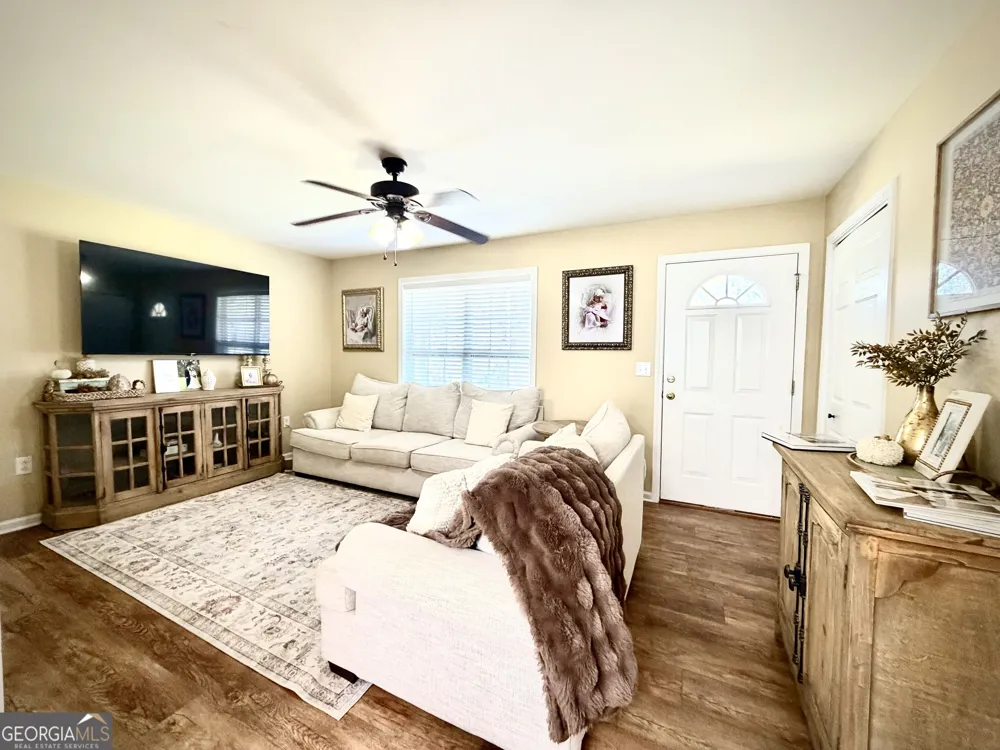 224 North AVE Adrian, GA 31002