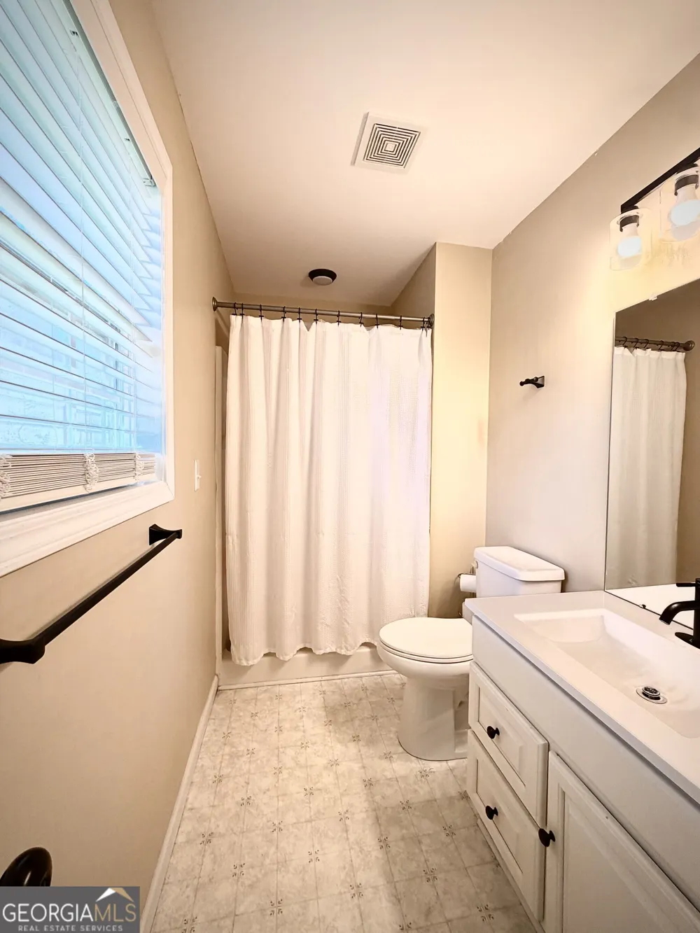 224 North AVE Adrian, GA 31002