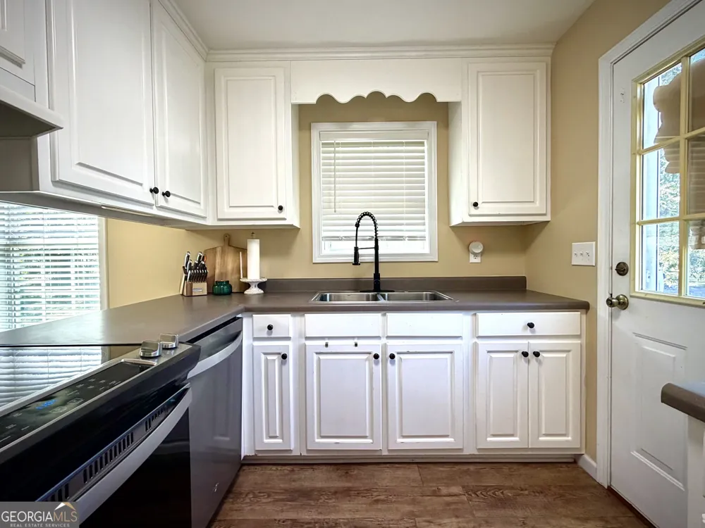 224 North AVE Adrian, GA 31002