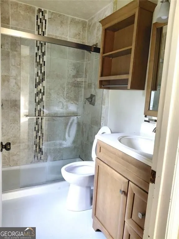 817 Forest PATH Stone Mountain, GA 30088