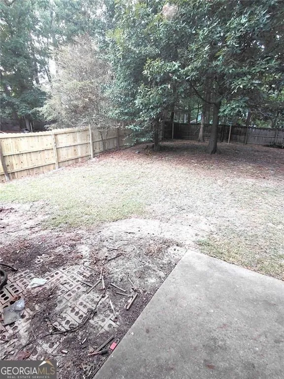 817 Forest PATH Stone Mountain, GA 30088