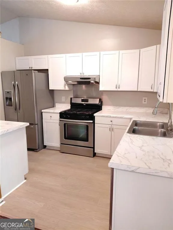 817 Forest PATH Stone Mountain, GA 30088