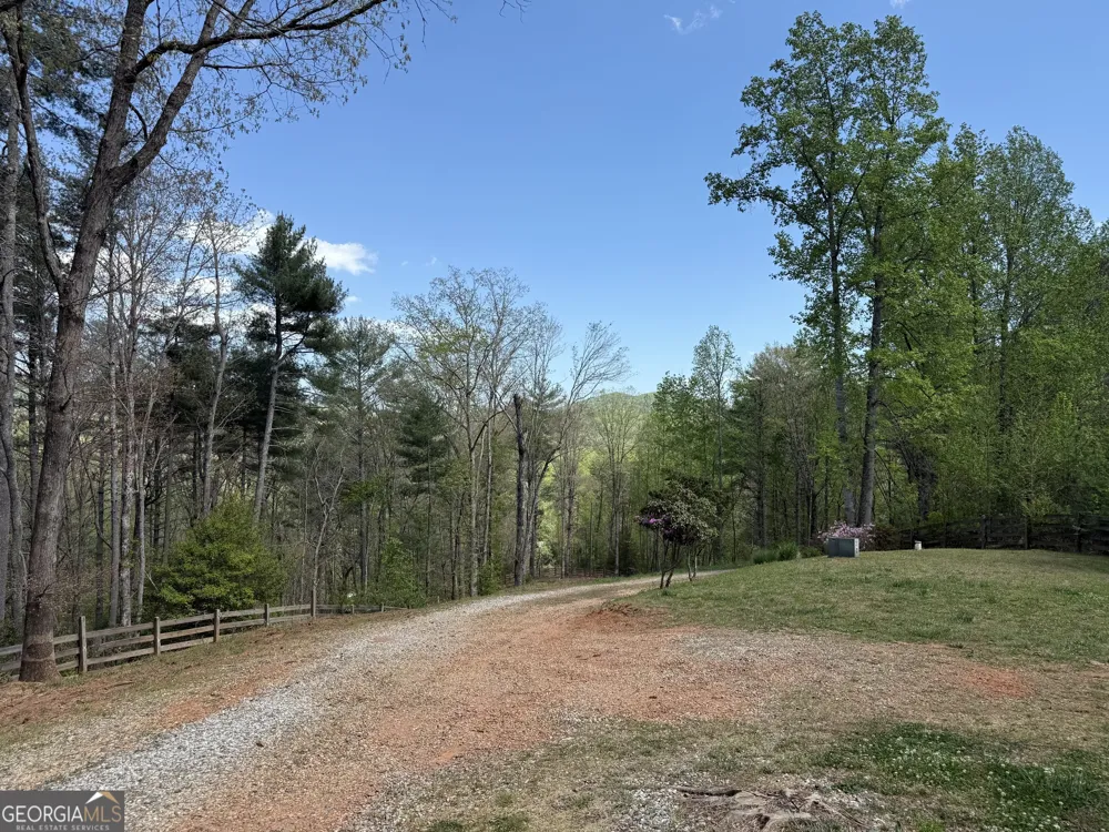 221 Muscadine RD Dahlonega, GA 30533
