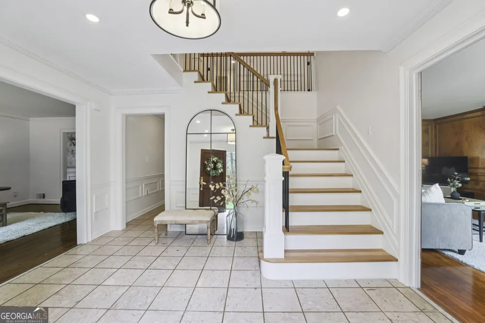 8025 River CIR Sandy Springs, GA 30350